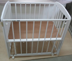 ミニベッドホワイト　カトージ製