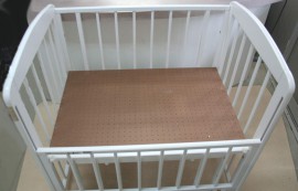 ミニベッドホワイト　カトージ