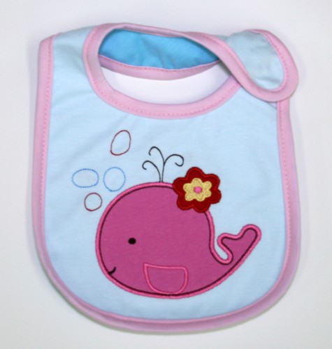 ピンクのくじらの水色スタイ