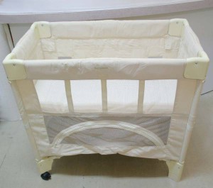 the Mini Co-sleeper Bassinet / ミニ・コスリーパー・バシネット