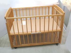 ベビーベッド　クルトン