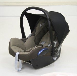 MAXI-COSI CabrioFix/ マキシコシ カブリオフィックス ウォルナットブラウン