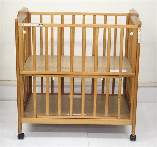 ミニ立ちベッド ブラウンT　カトージ製ベビーベッド