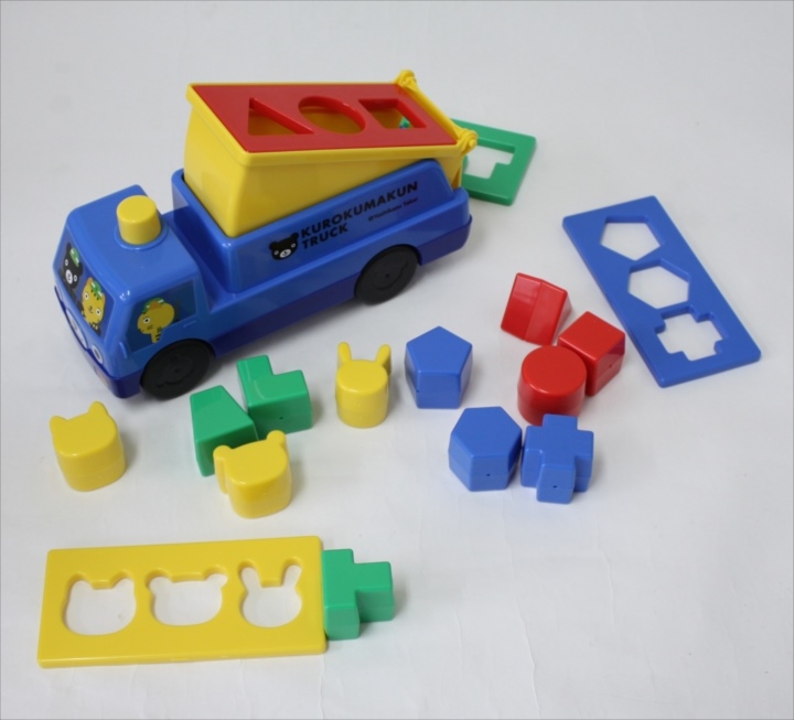 商品No.633 くろくまくんのかたちあわせトラック