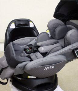 フラディア グロウ ISOFIX 360°セーフティー プレミアム グレームーン