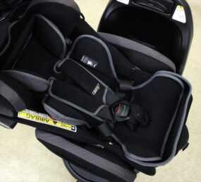 フラディア グロウ ISOFIX 360°セーフティー AB ブラックロードスター